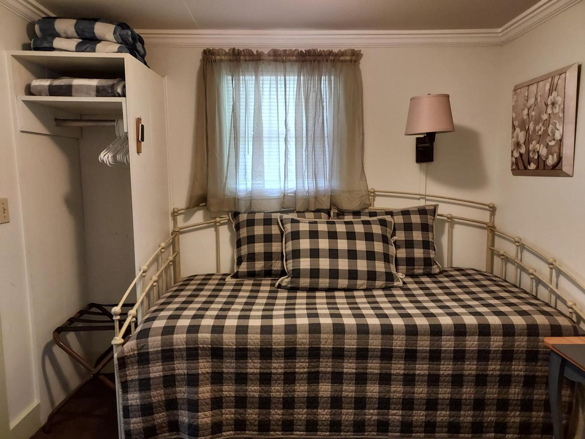 Serenity Motel Shaftsbury Esterno foto